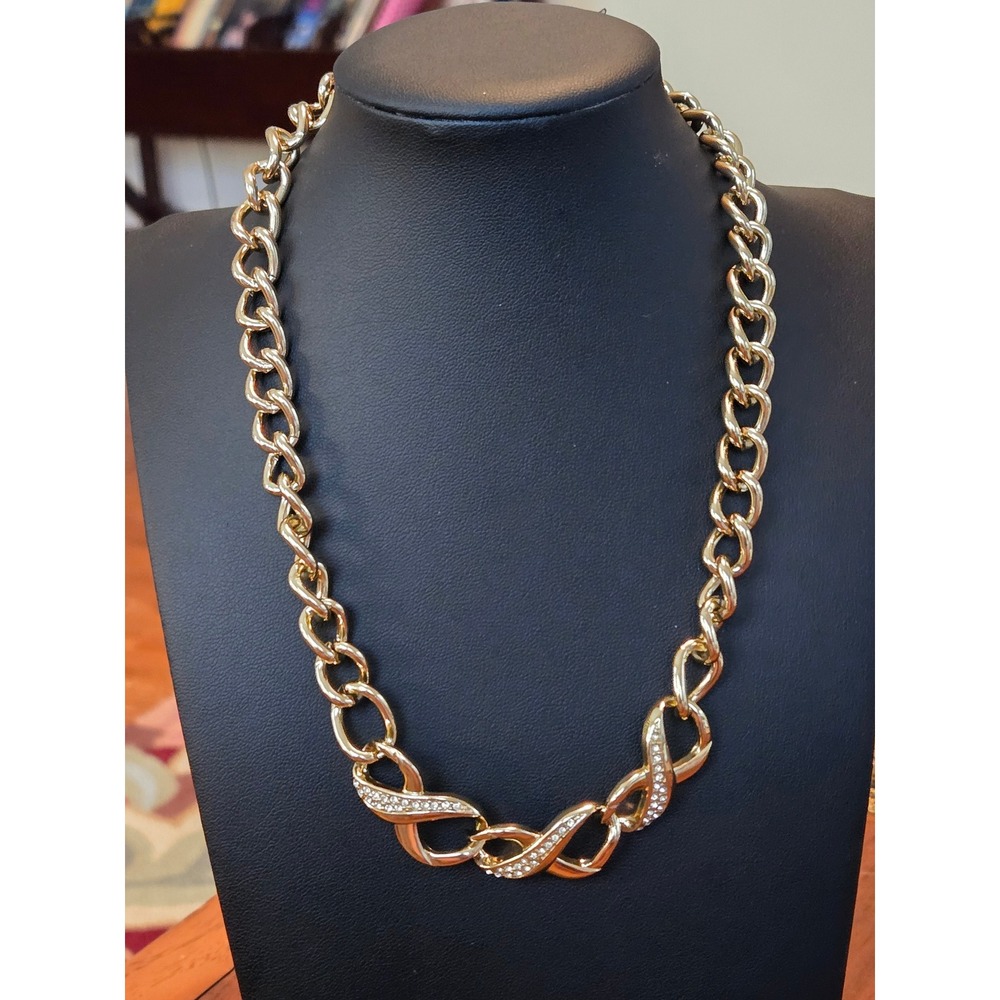 AVON 2014 GOLD TONE CRYSTAL RHINESTONE INFINITY KNOT COLLAR NECKLACE